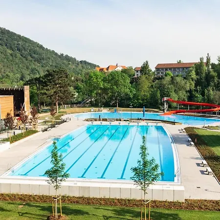 Haus Des Sports 바트크로이즈나흐