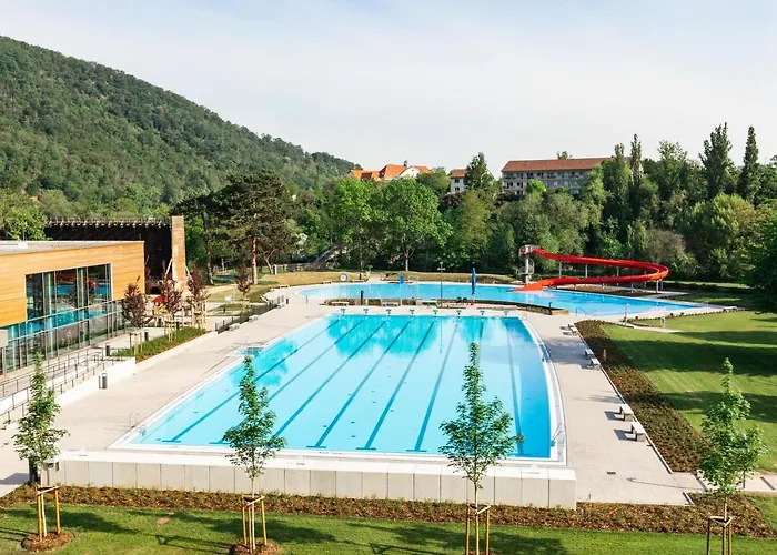 Haus Des Sports 바트크로이즈나흐